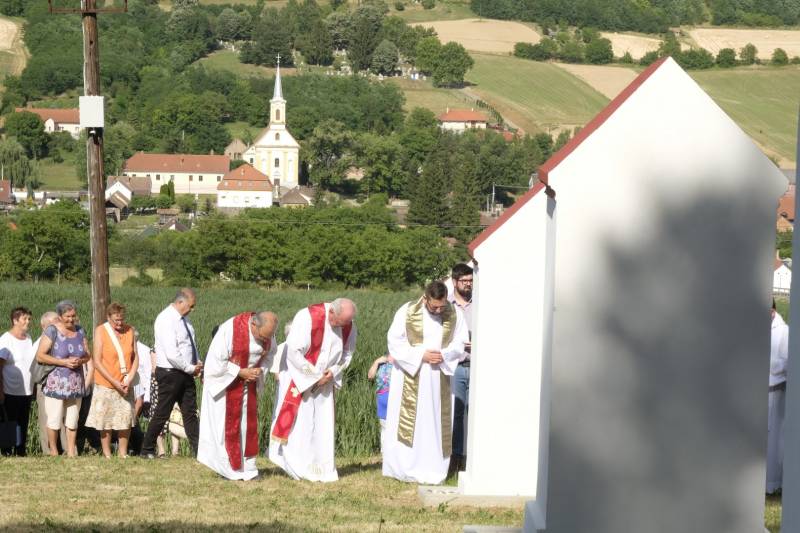 2021.06.30_Gödre felújított kálvária (59).JPG